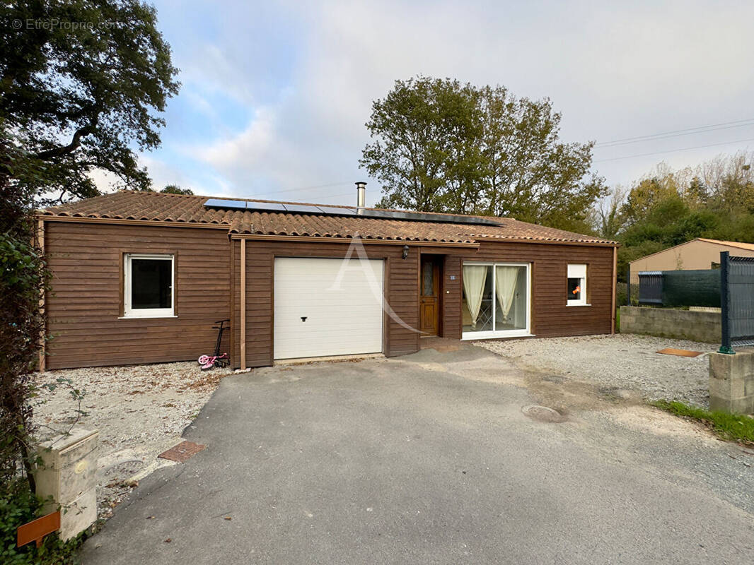 Maison à LA BOISSIERE-DES-LANDES