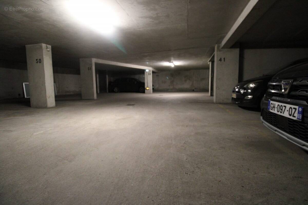 Parking à VILLEURBANNE