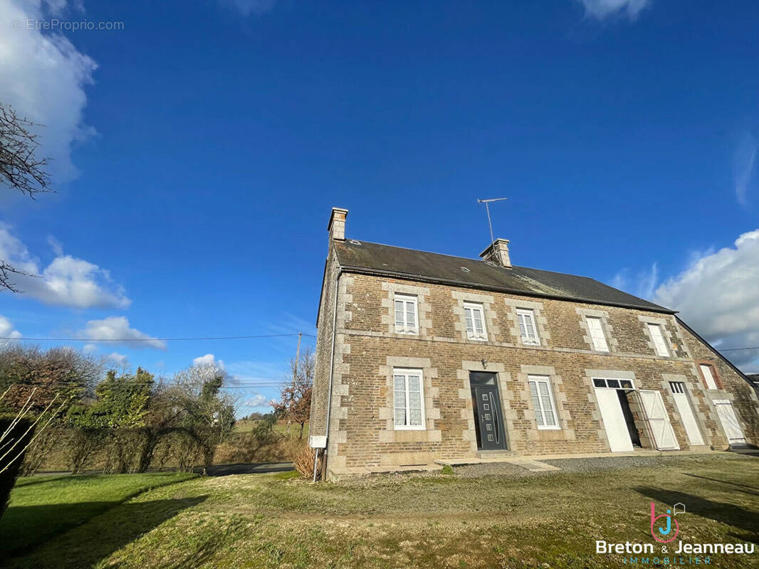 Maison à FOUGEROLLES-DU-PLESSIS