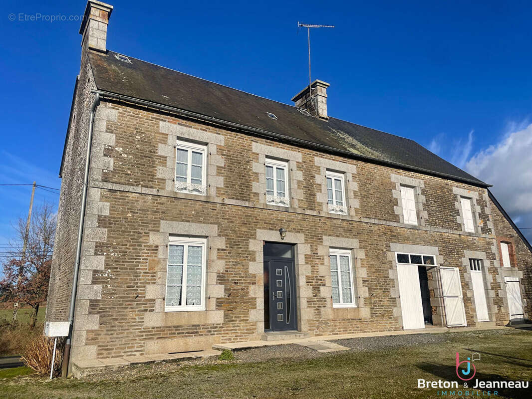 Maison à FOUGEROLLES-DU-PLESSIS