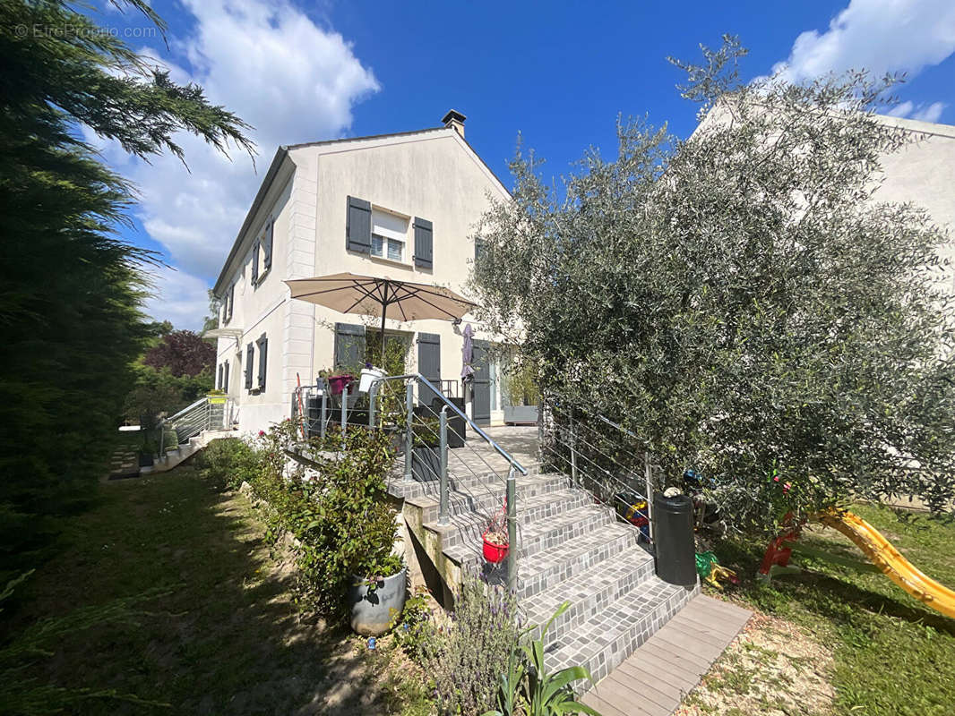 Maison à CHANTELOUP-LES-VIGNES