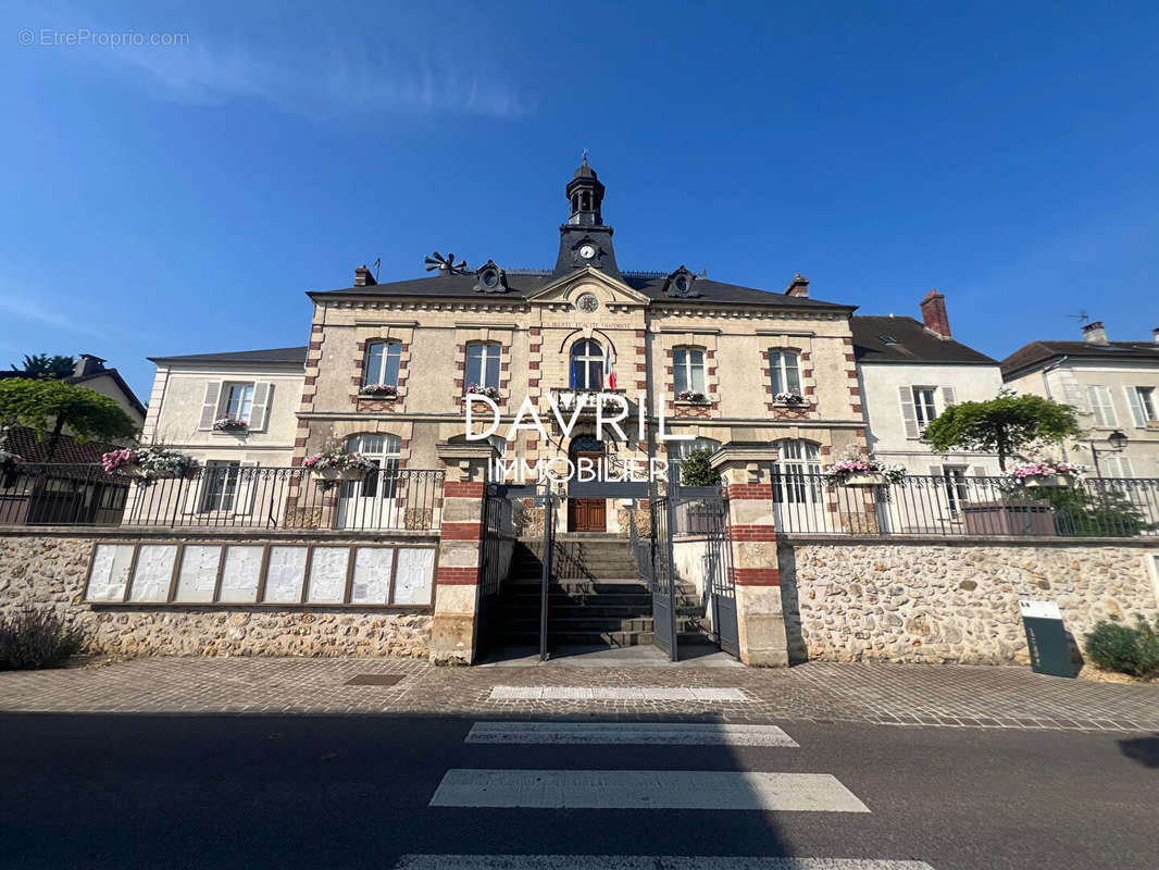 Maison à JOUY-LE-MOUTIER