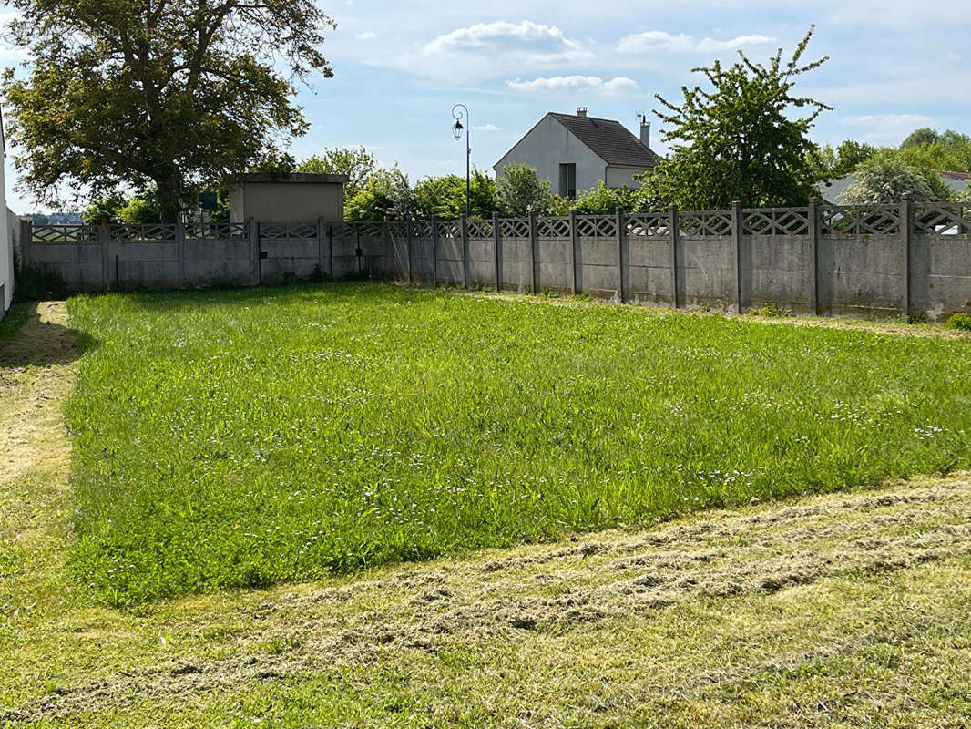 Terrain à ENNERY