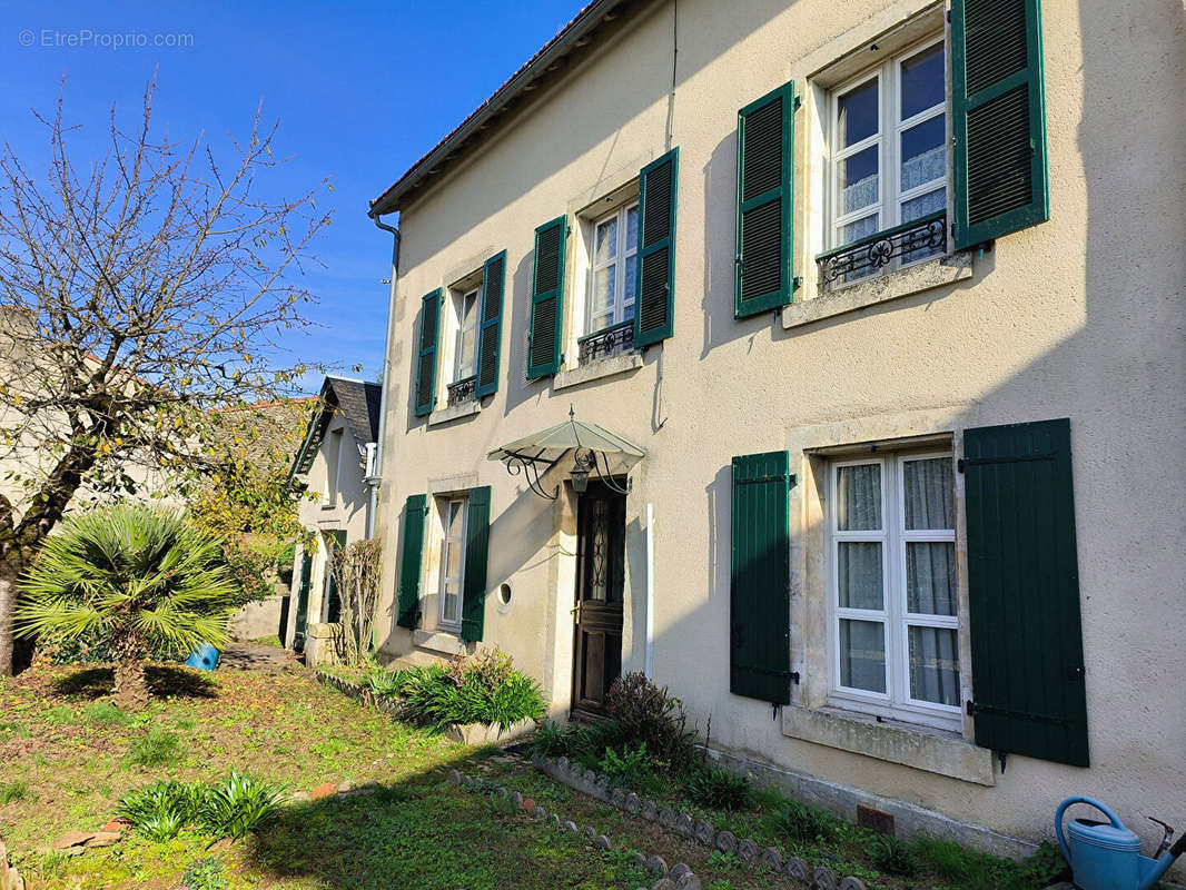 Maison à LA MOTHE-SAINT-HERAY