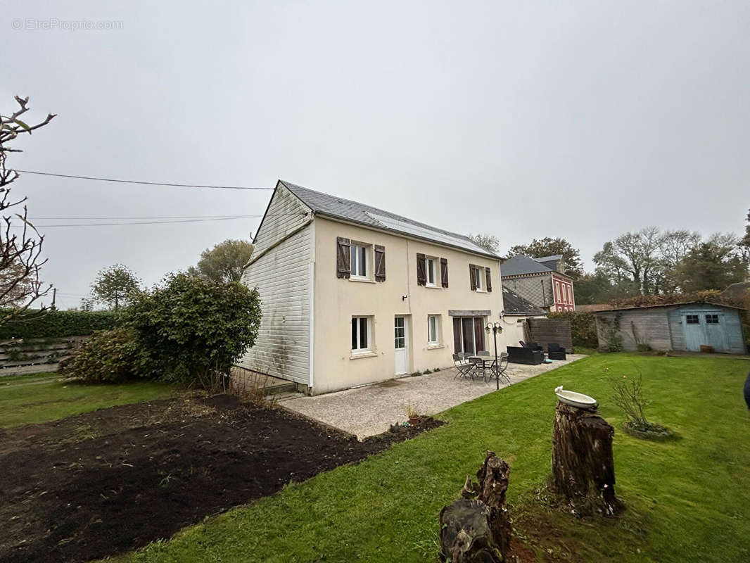 Maison à SAINT-GILLES-DE-LA-NEUVILLE