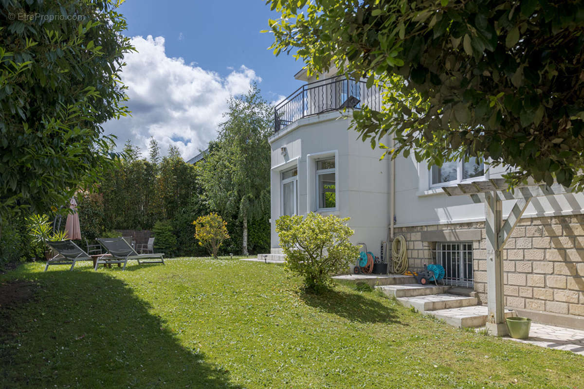 Maison à SURESNES