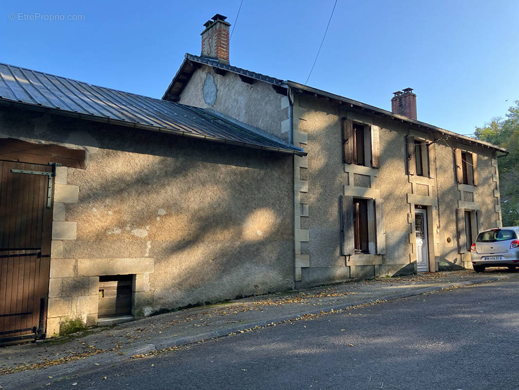 Maison à MOUTERRE-SUR-BLOURDE