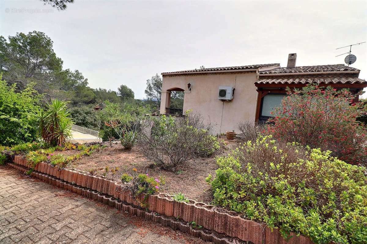 Maison à ROQUEBRUNE-SUR-ARGENS