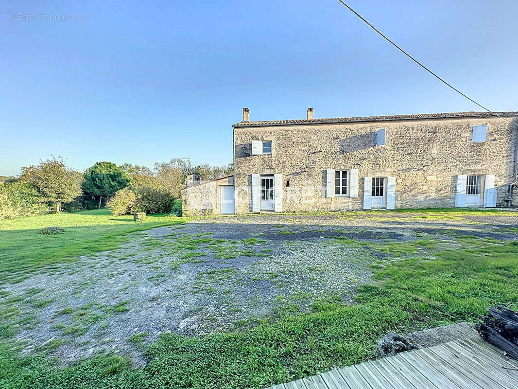 Maison à CHAMPAGNE