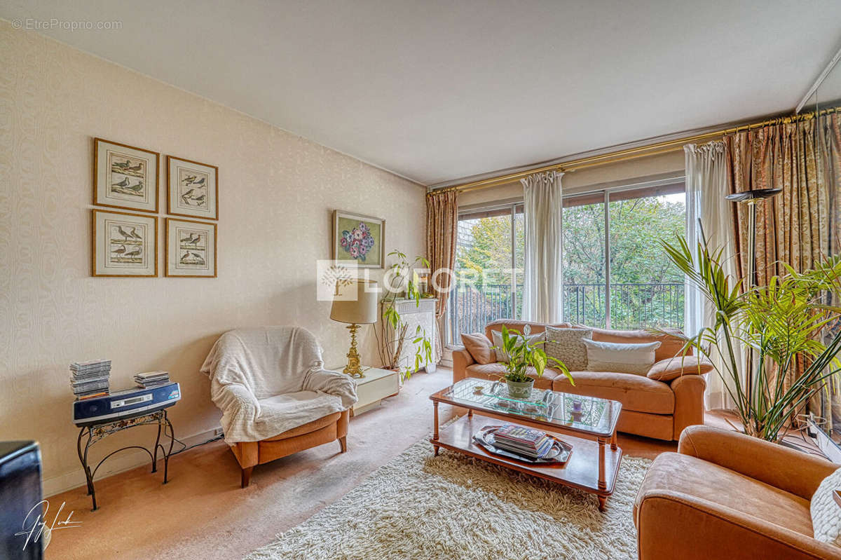 Appartement à PARIS-16E