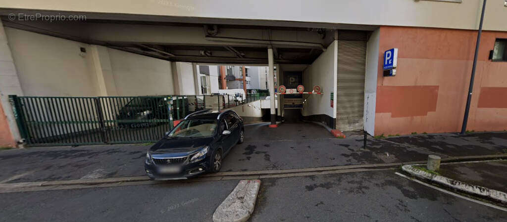 Parking à MONTREUIL