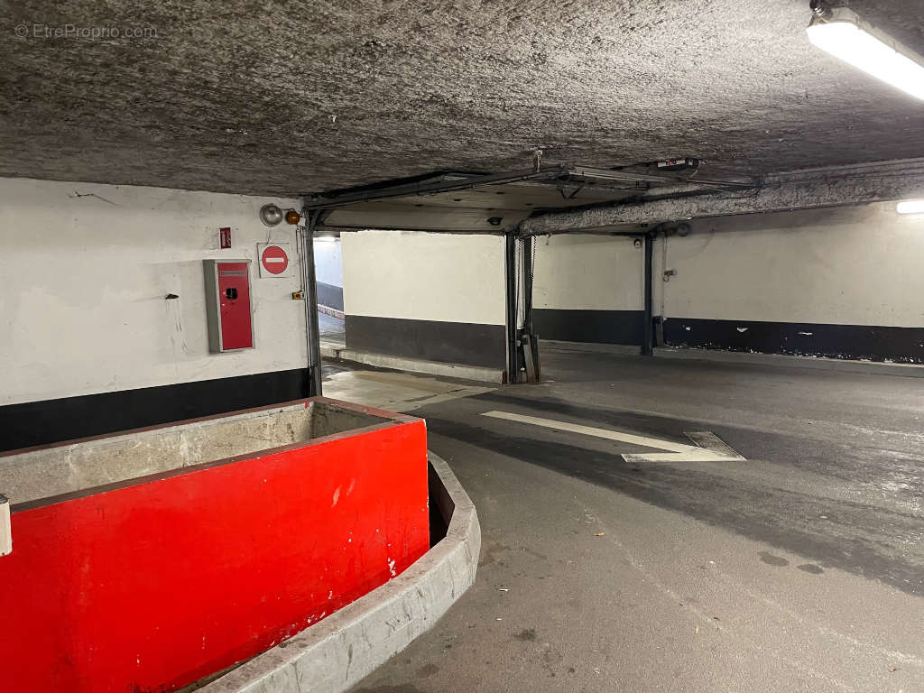 Parking à MONTREUIL