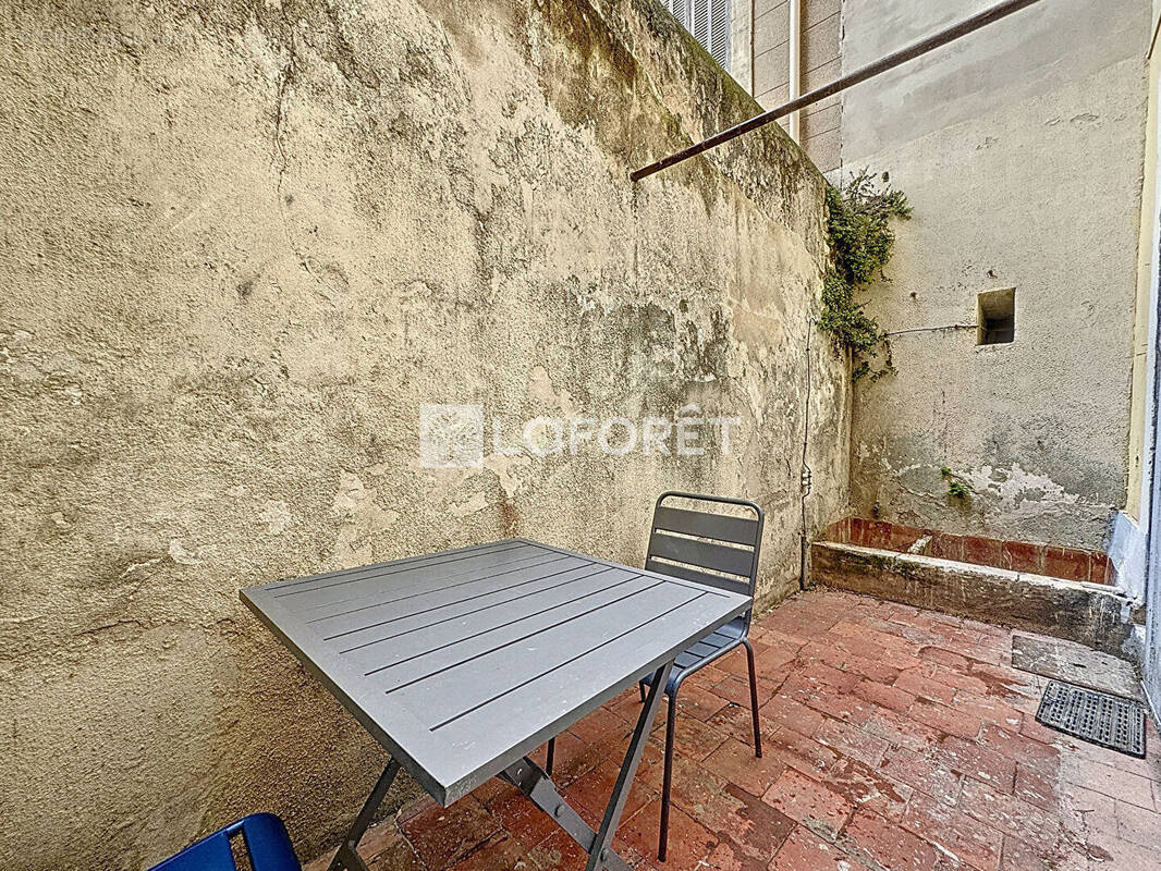 Appartement à MARSEILLE-4E