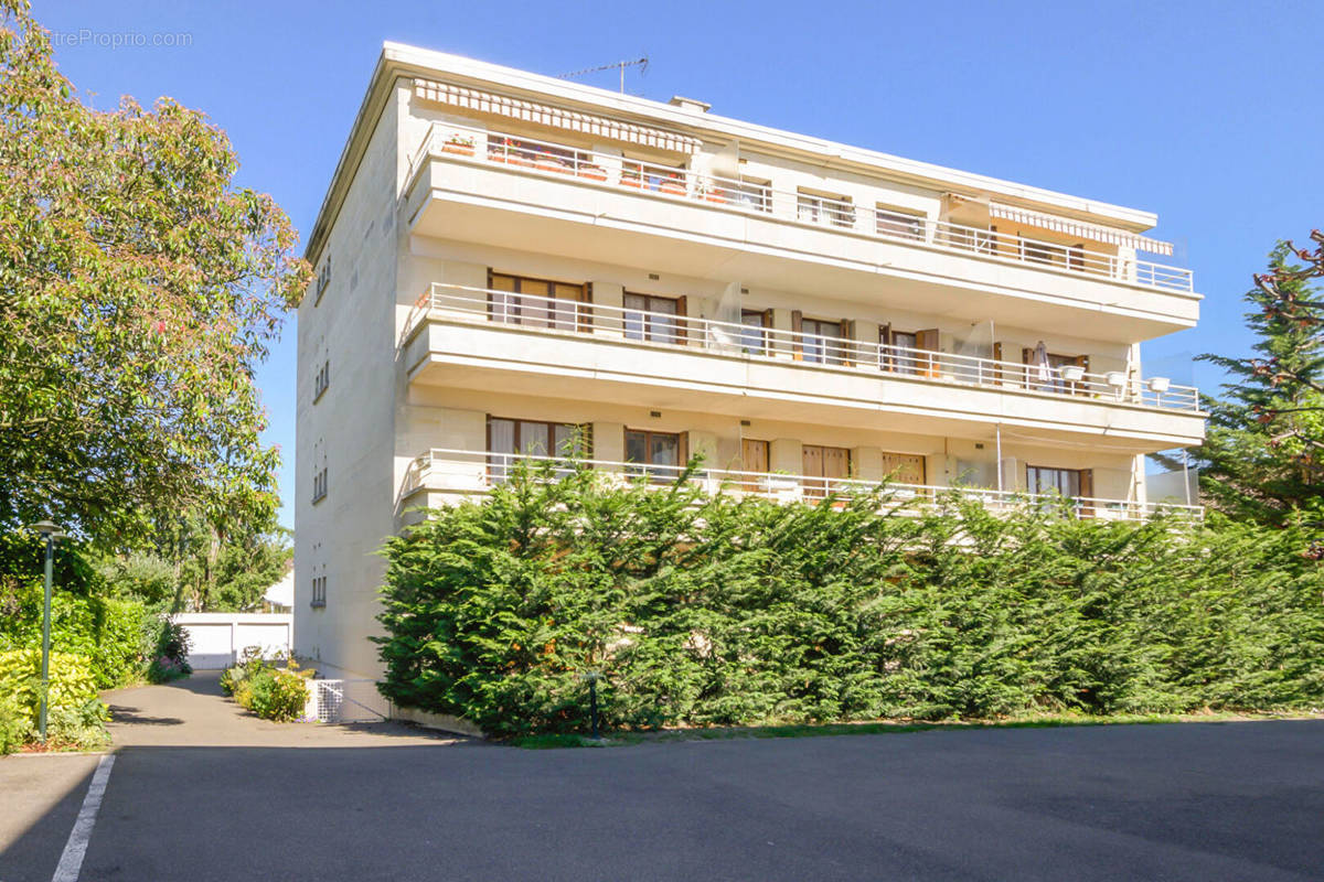 Appartement à LES PAVILLONS-SOUS-BOIS