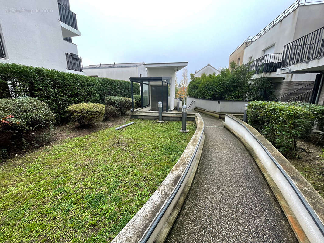 Appartement à LES PAVILLONS-SOUS-BOIS