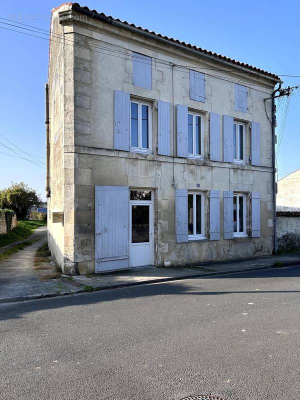 Photo 1 - Maison à SAINT-JEAN-D&#039;ANGELY