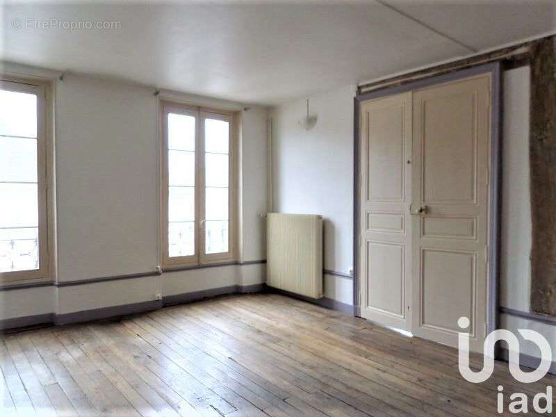 Photo 9 - Appartement à VILLENEUVE-SUR-YONNE