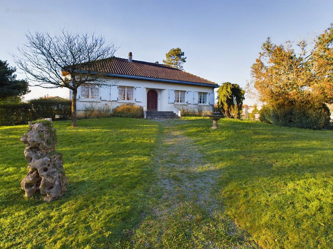 Maison à SAINT-PIERRE-DU-CHEMIN