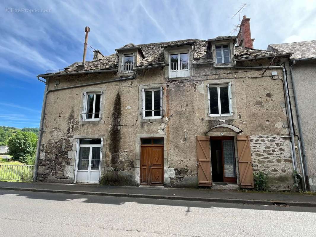 Appartement à RIOM-ES-MONTAGNES