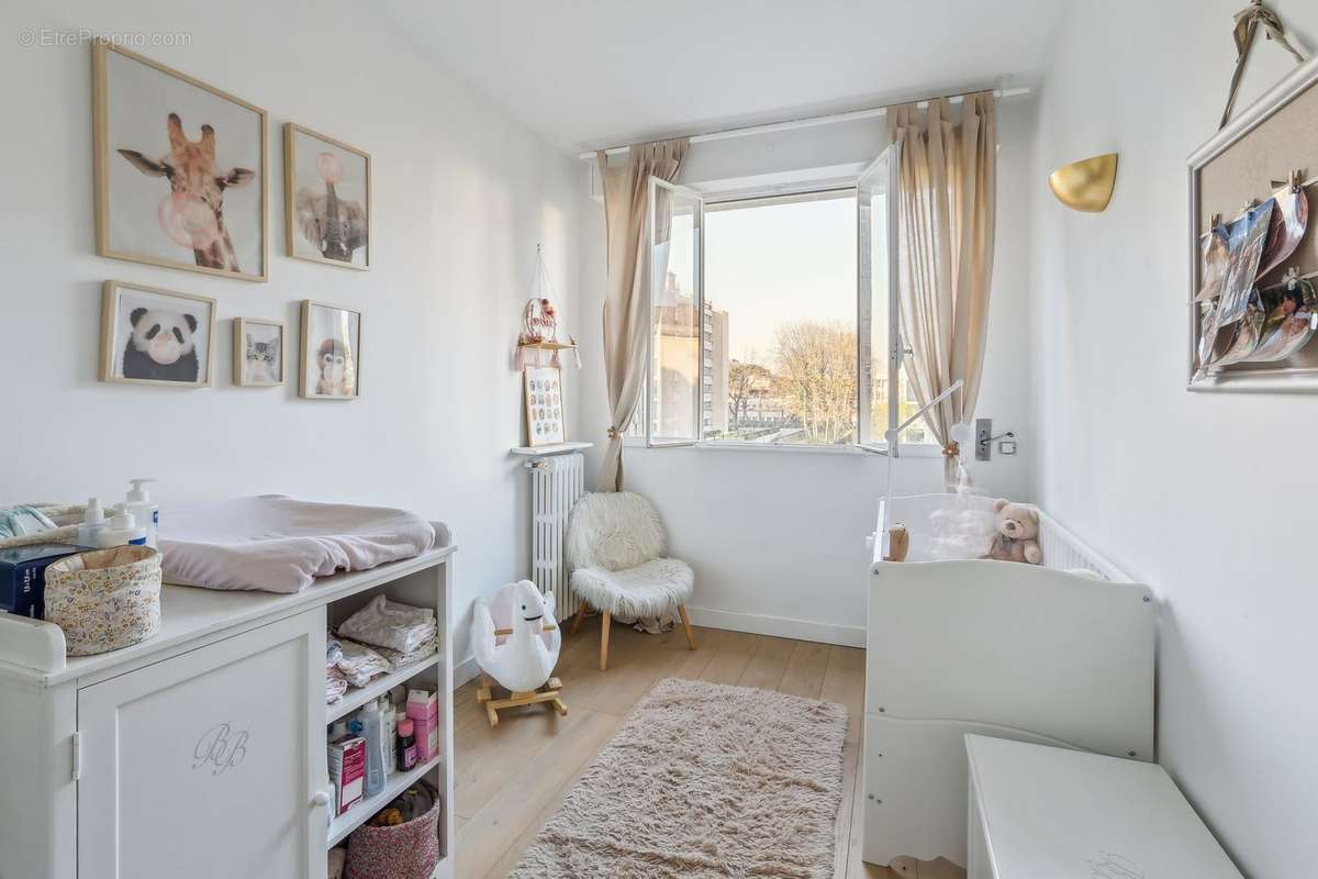 Appartement à NEUILLY-SUR-SEINE