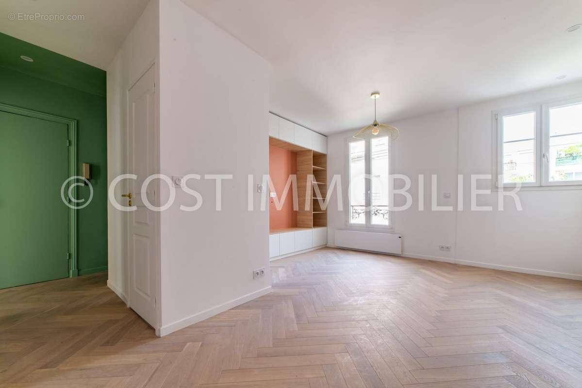 Appartement à COURBEVOIE