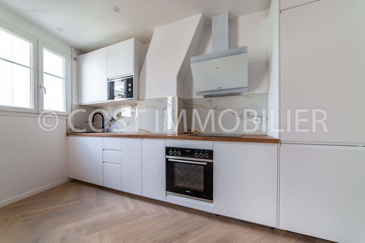 Appartement à COURBEVOIE