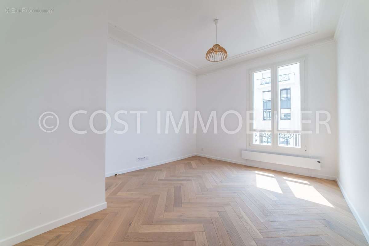 Appartement à COURBEVOIE