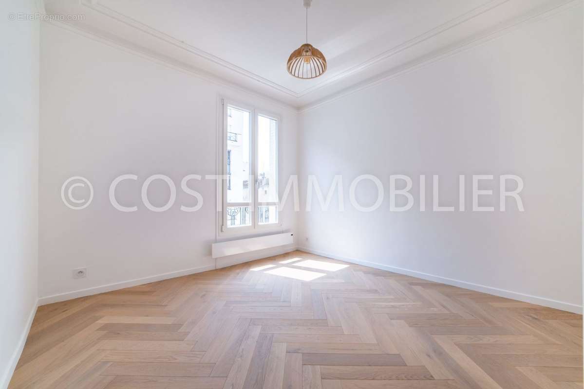 Appartement à COURBEVOIE