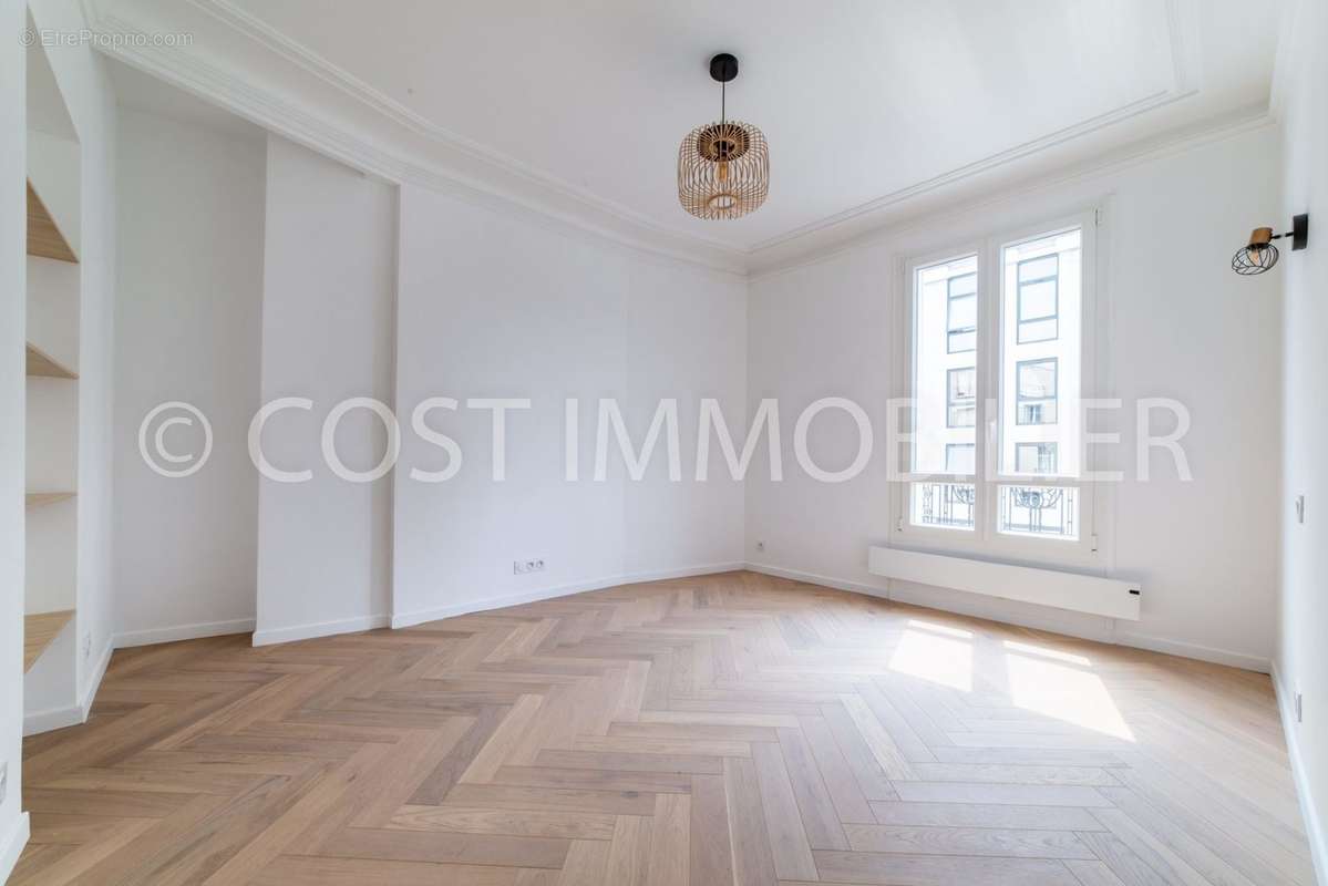 Appartement à COURBEVOIE