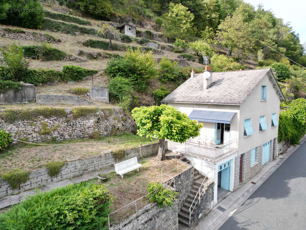 Maison à ENTRAYGUES-SUR-TRUYERE