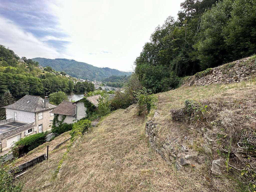 Maison à ENTRAYGUES-SUR-TRUYERE