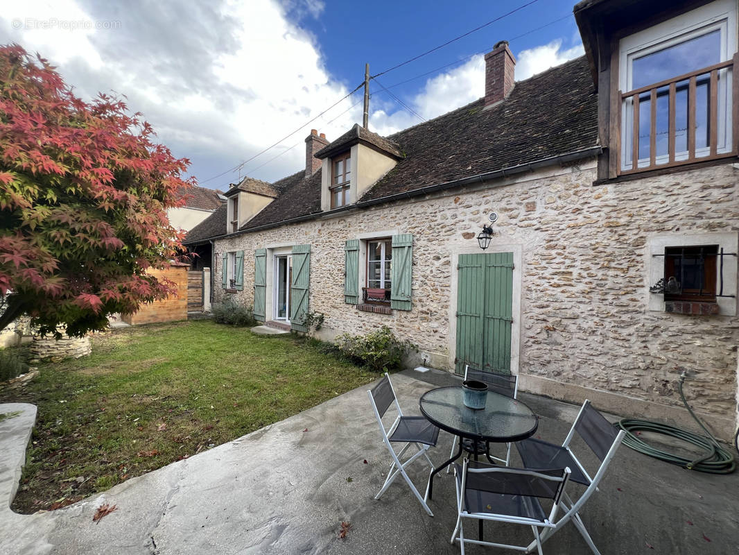 Maison à LA QUEUE-LES-YVELINES