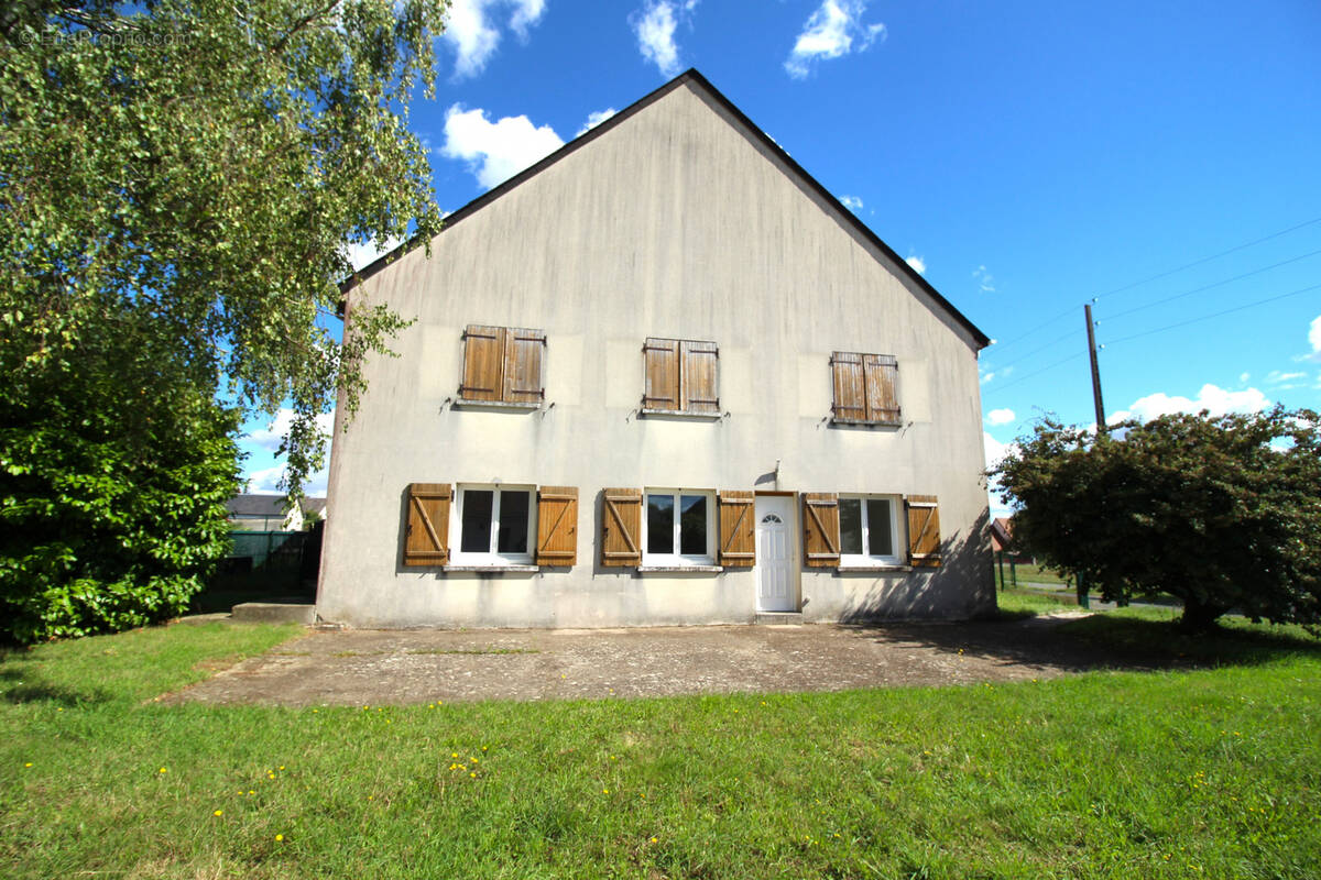 Maison à MONNAIE