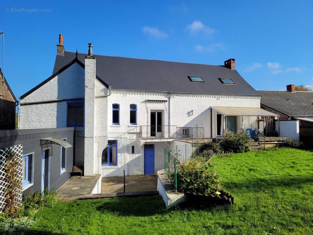 Maison à AVESNES-SUR-HELPE