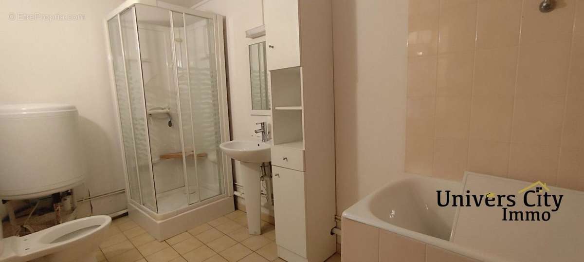 Appartement à SAINT-ETIENNE-DE-MONTLUC