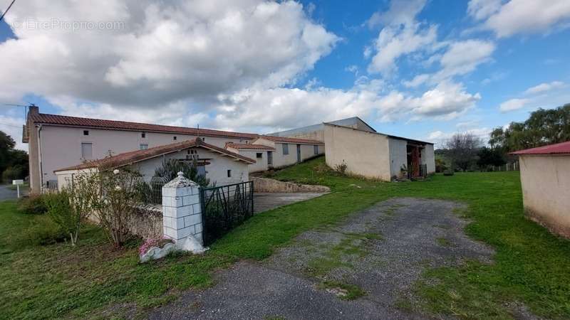 Maison à ALMAYRAC