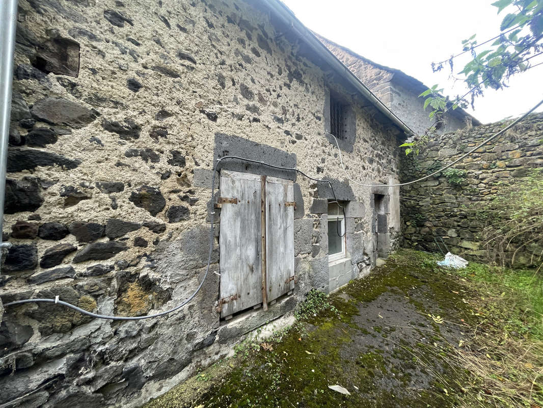 Appartement à ROCHEFORT-MONTAGNE