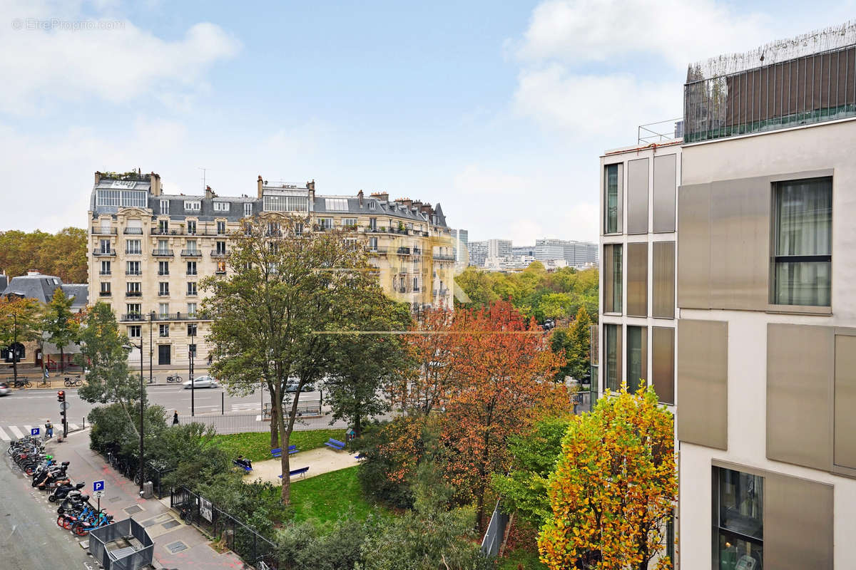 Appartement à PARIS-14E