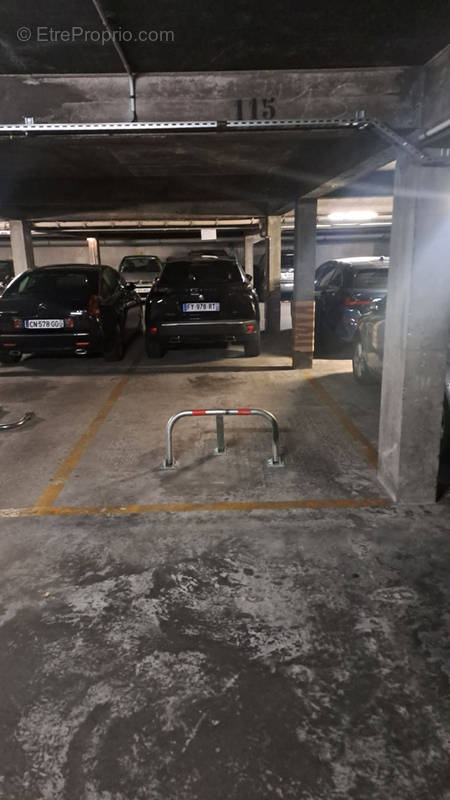 Parking à PARIS-20E