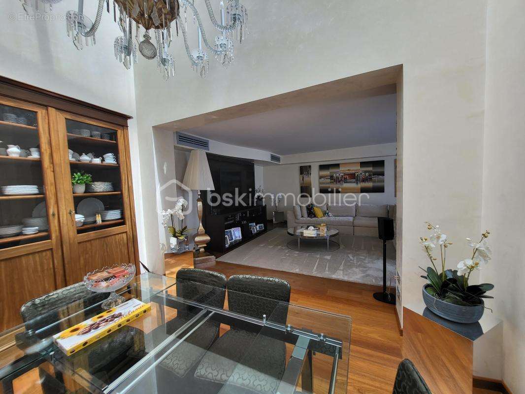 Appartement à ROQUEBRUNE-CAP-MARTIN