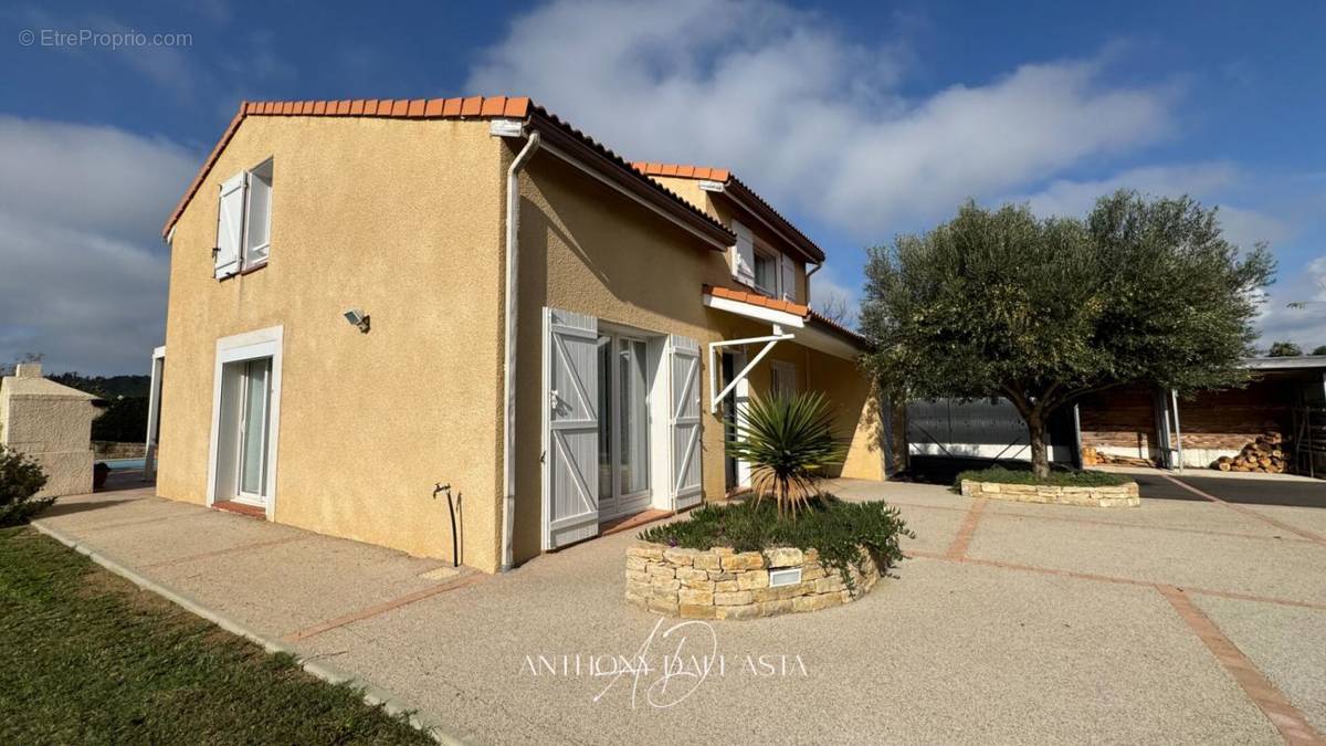 Maison à VILLEMOUSTAUSSOU