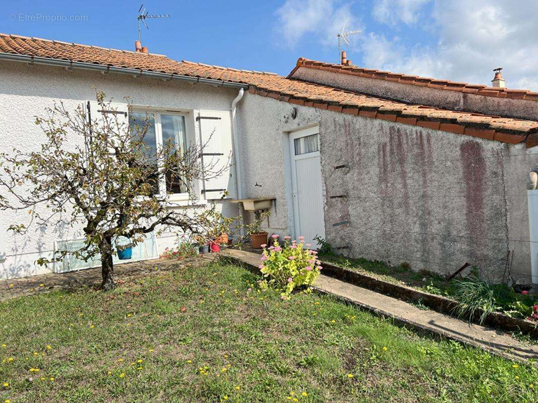 Maison à NANTEUIL