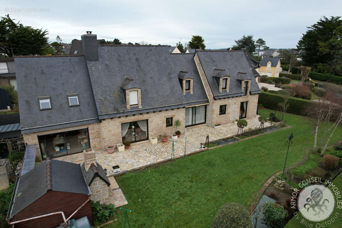 Maison à SAINT-JACUT-DE-LA-MER