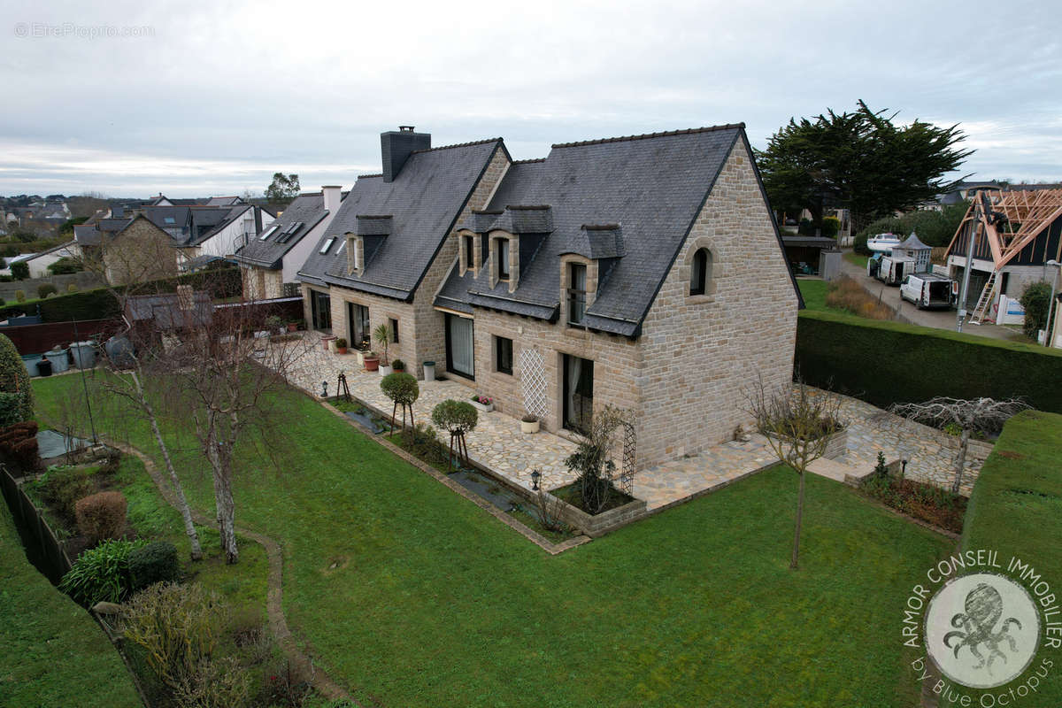 Maison à SAINT-JACUT-DE-LA-MER