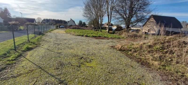 Terrain à TOURVILLE-LA-CAMPAGNE