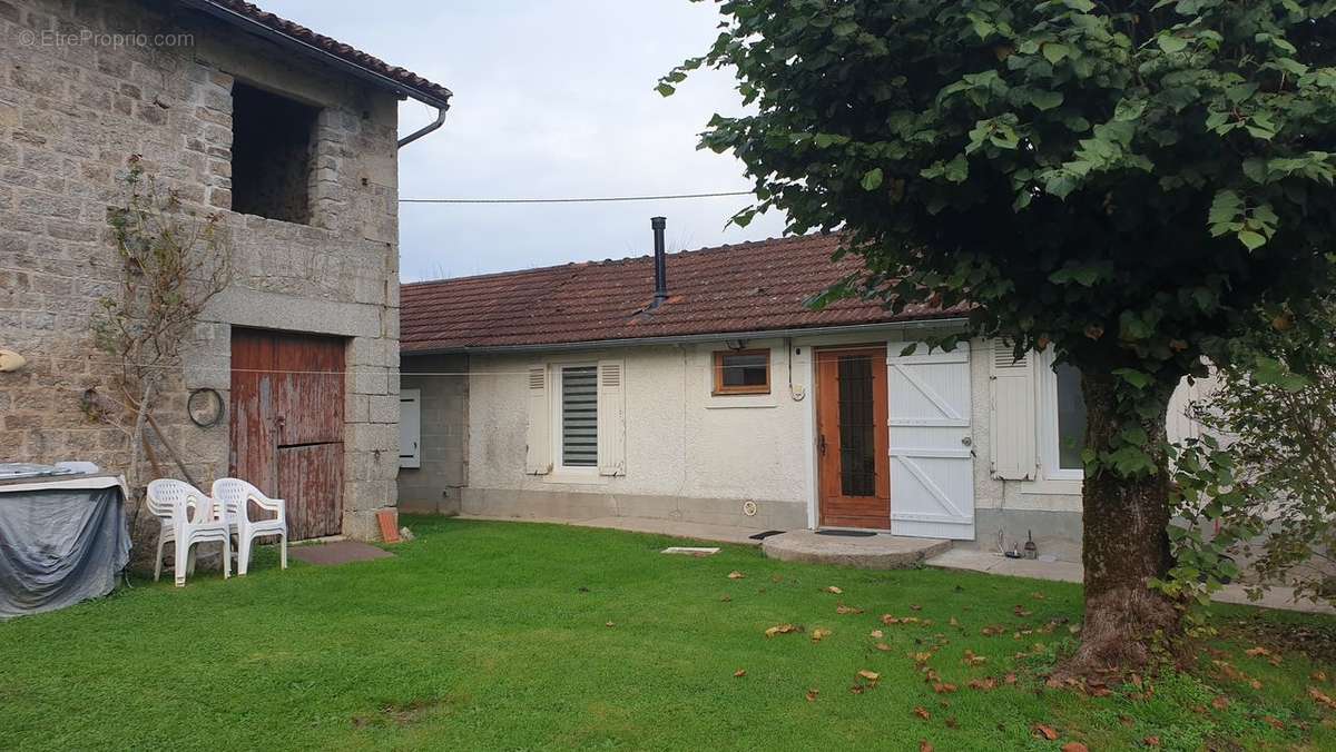 Maison à SAINT-LEONARD-DE-NOBLAT