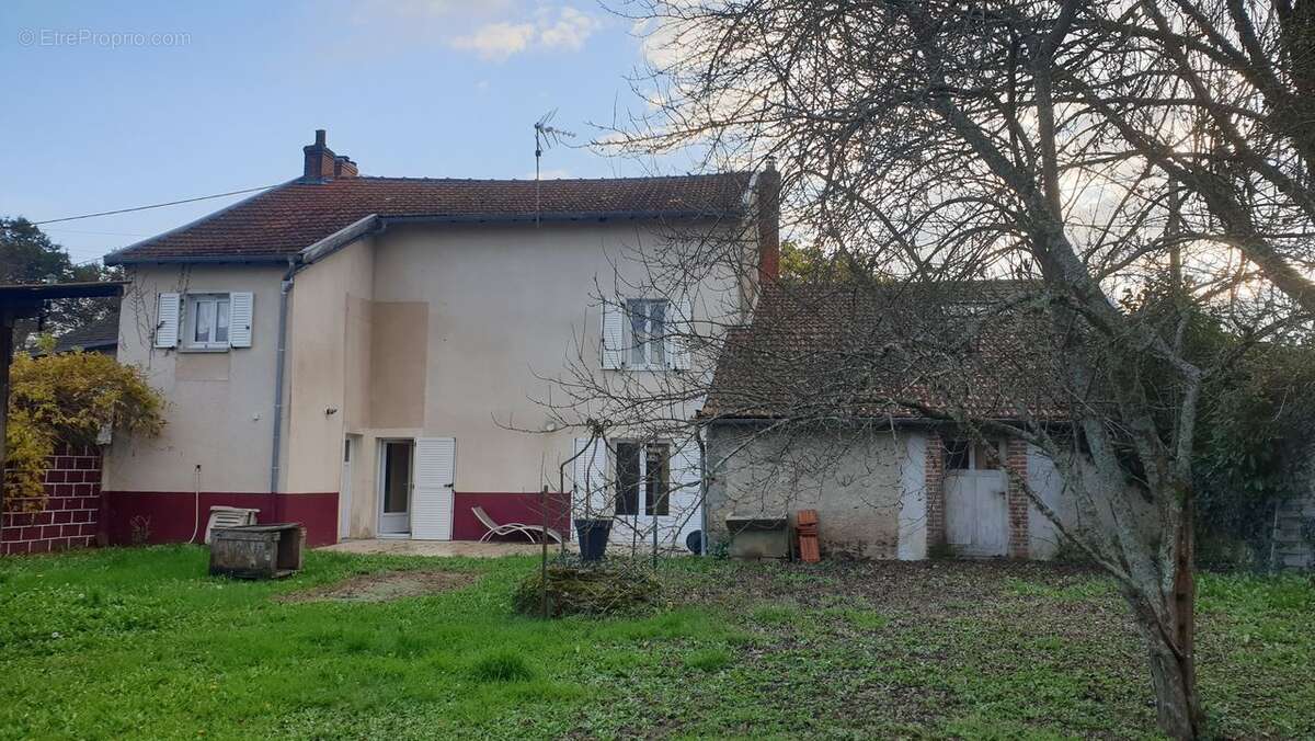 Maison à SAINT-LEONARD-DE-NOBLAT