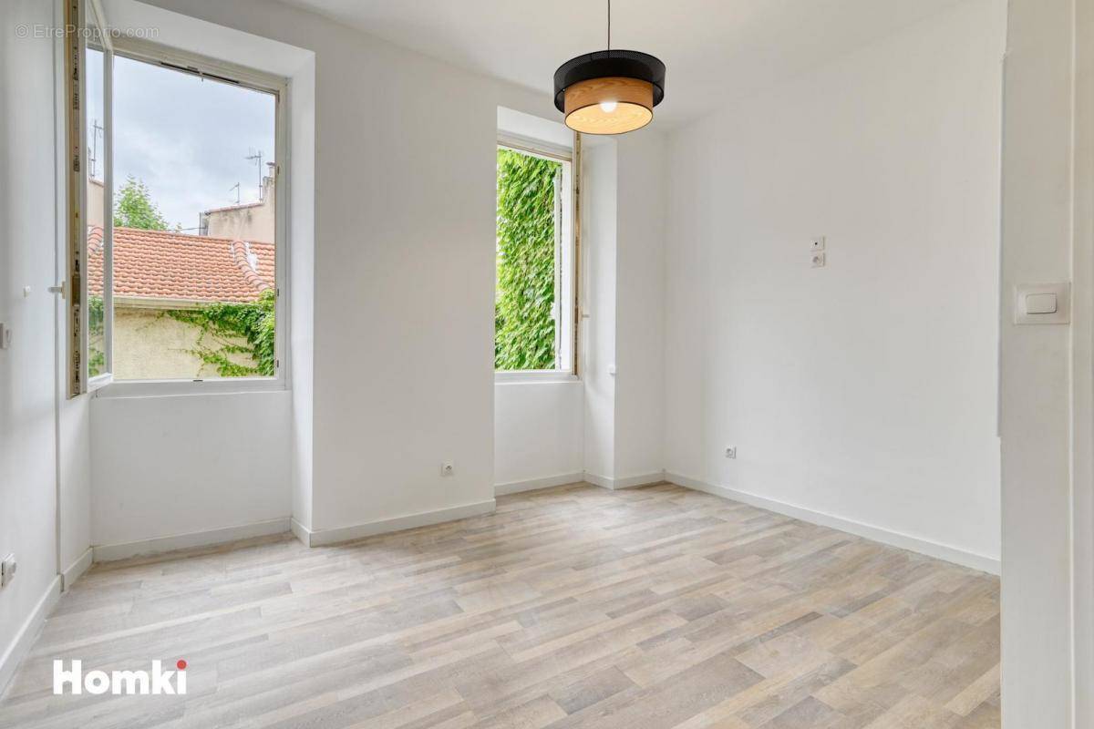 Appartement à MARSEILLE-4E