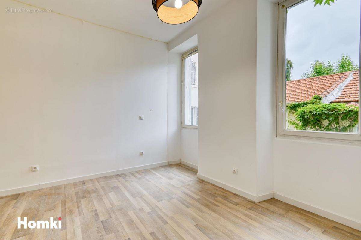 Appartement à MARSEILLE-4E