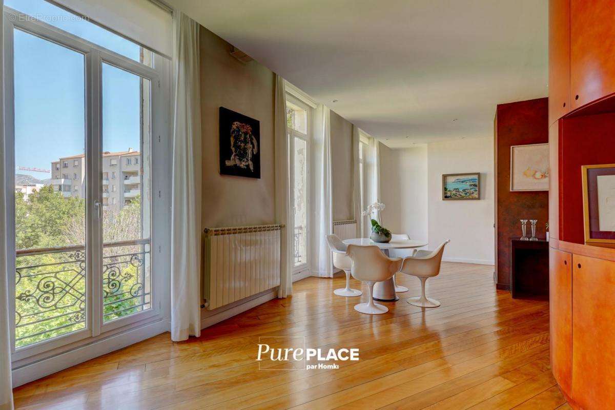 Appartement à MARSEILLE-8E